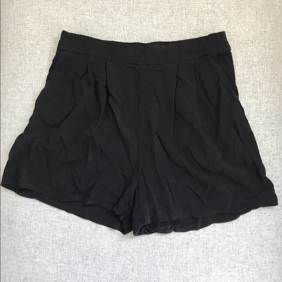 Black H&M cotton shorts size 4 //mid rise - Picture 4 of 5